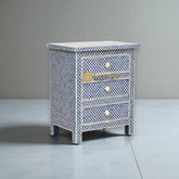 Mesita de noche de 3 cajones con diseño de escamas de pez y incrustaciones de hueso, color azul | Mesita de noche de 3 cajones con diseño de escamas de pez y incrustaciones de hueso, color azul